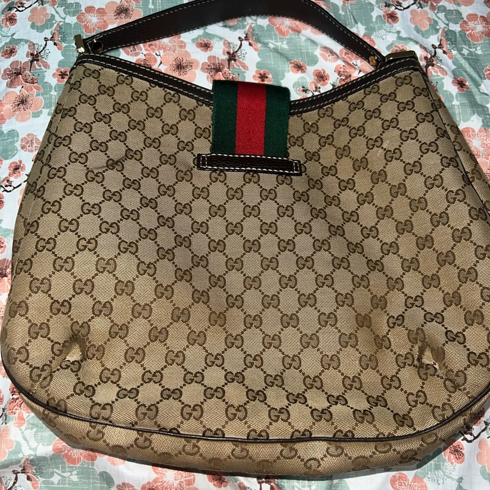 Large Gucci bag! Bag is in great condition with minor flaws. - Picture 3 of 7